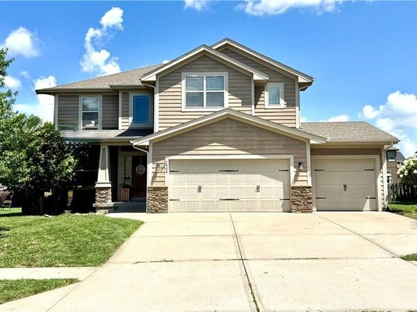 409 SW Webster Drive, Blue Springs, MO 64014