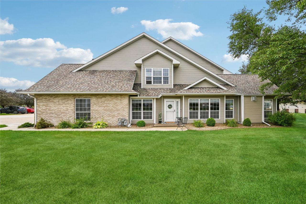 1242 Litchfield Drive, Unit A, Hiawatha, IA 52233 Main Photo