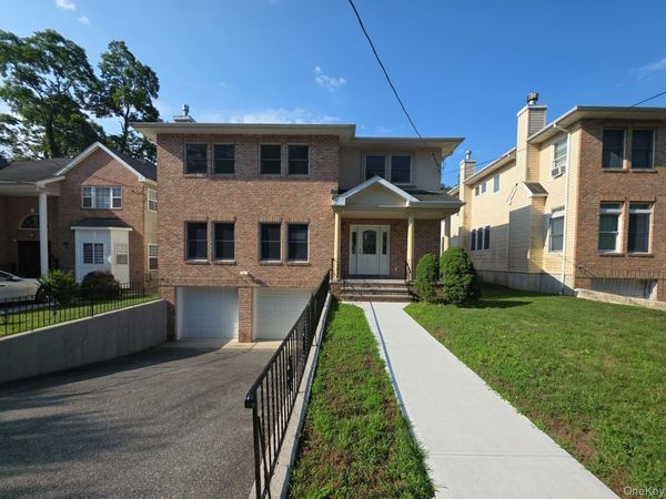 86 George Street , East Hills, NY 11577