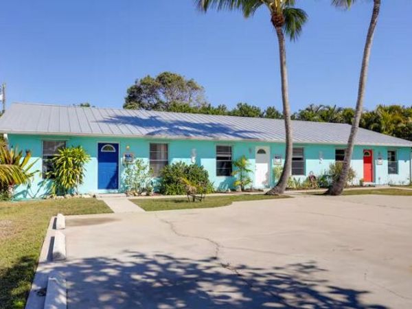 8615 SE Lyons Road, Hobe Sound, FL 33455