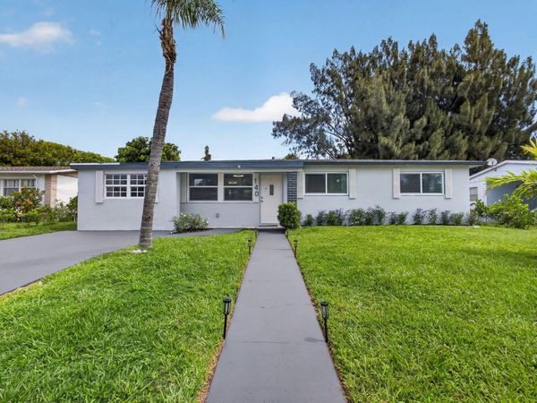 140 W 31st Court, Riviera Beach, FL 33404