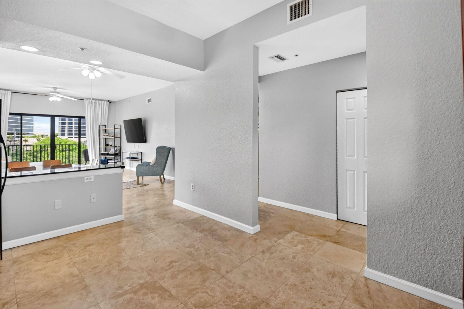 1620 Presidential Way, Unit 402, West Palm Beach, FL 33401 Photo