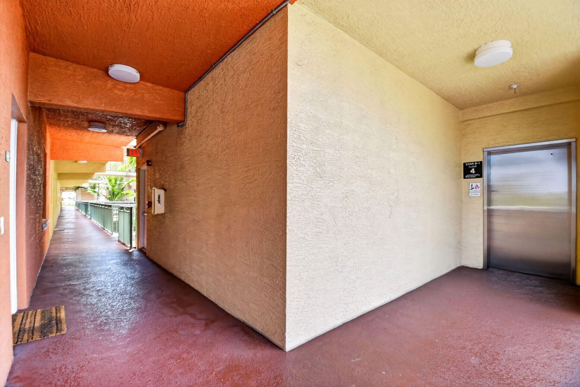 1620 Presidential Way, Unit 402, West Palm Beach, FL 33401 Photo