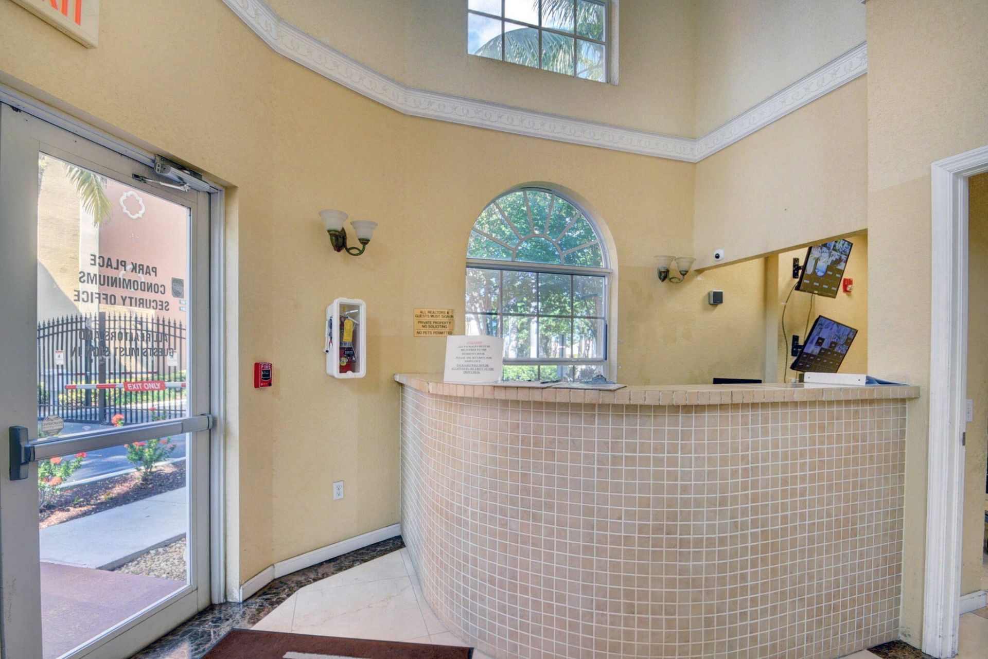 1620 Presidential Way, Unit 402, West Palm Beach, FL 33401 Photo