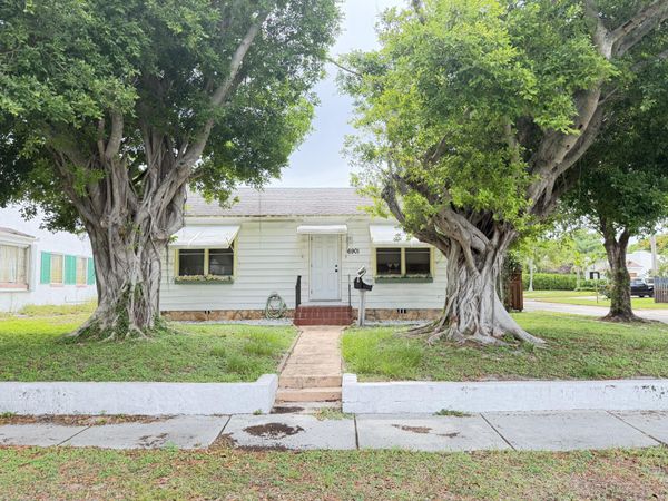 6901 Garden Avenue, West Palm Beach, FL 33405