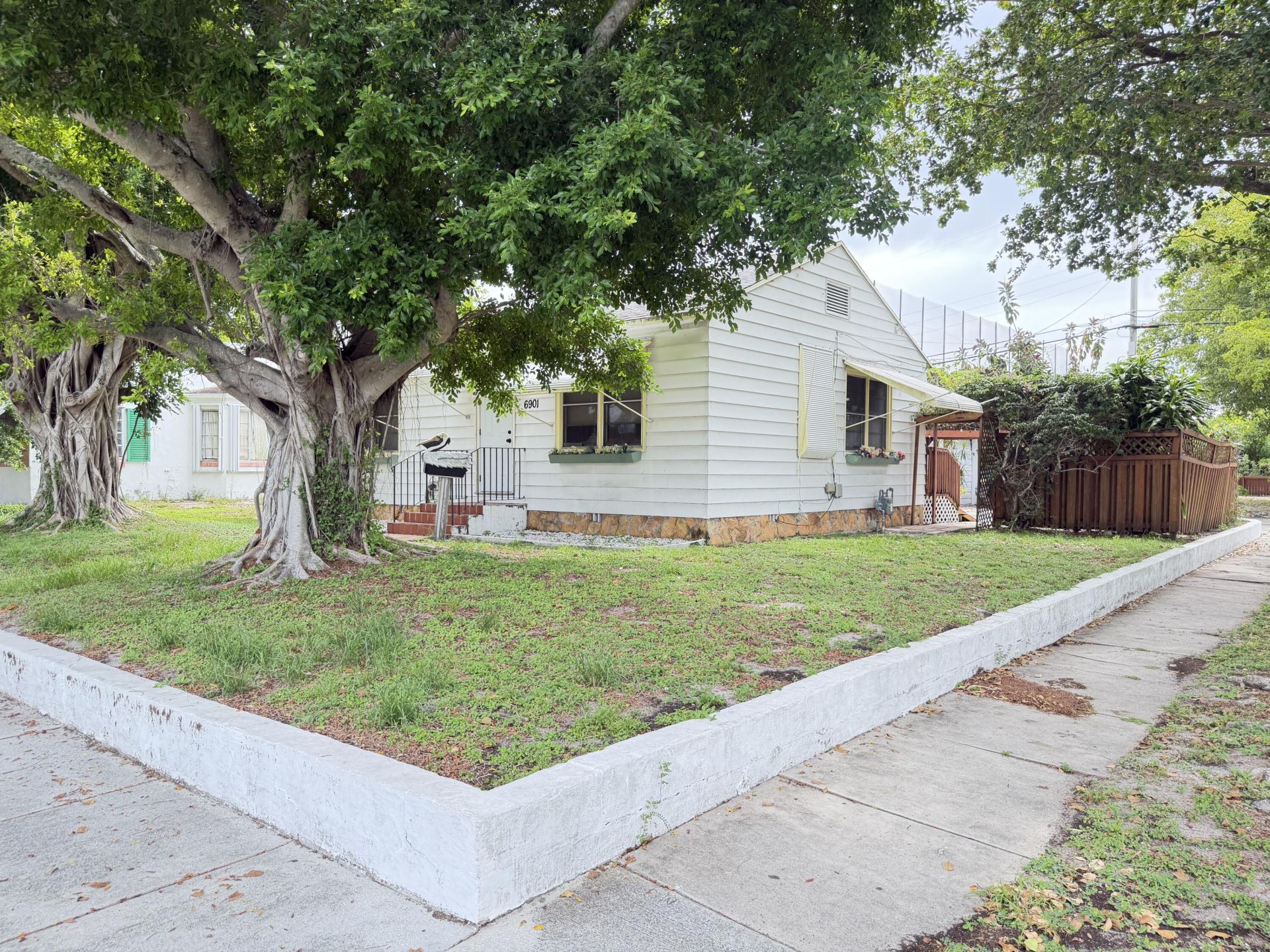 6901 Garden Avenue, West Palm Beach, FL 33405 Photo