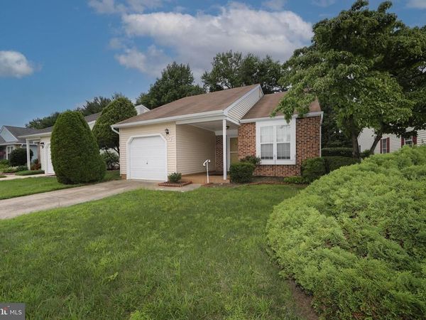 7 FAIRFAX DRIVE, MOUNT LAUREL, NJ 08054