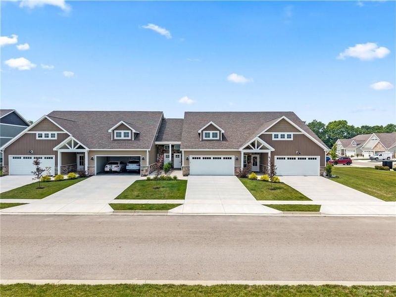 819 Brookwood Circle, Tipp City, OH 45371 Photo 2