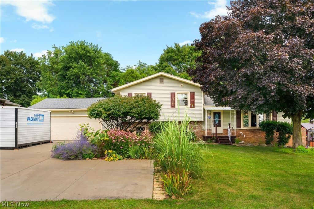 1977 Massillon Road, Akron, OH 44312 Main Photo