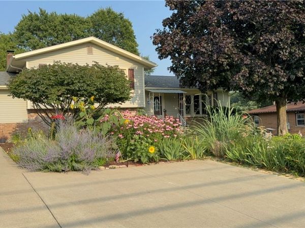 1977 Massillon Road , Akron, OH 44312