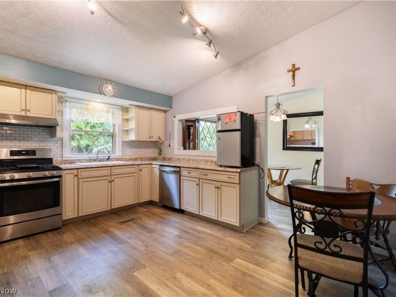 1977 Massillon Road, Akron, OH 44312 Photo 8