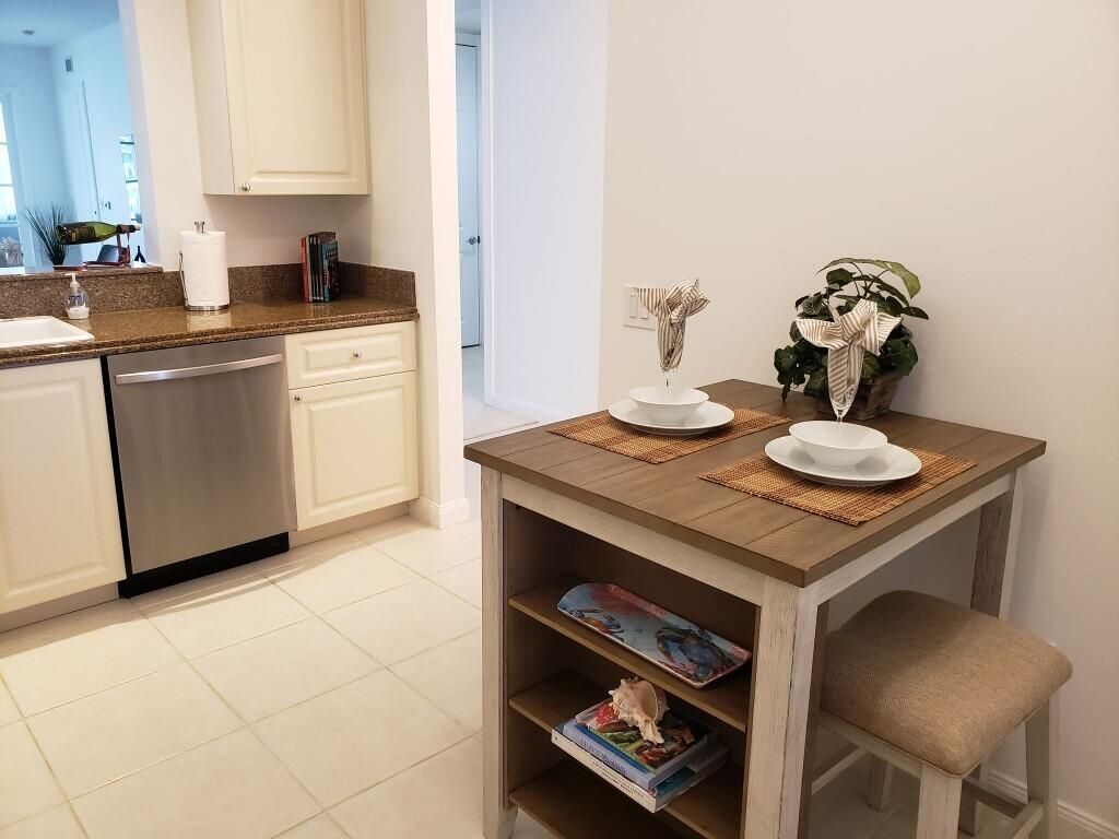 10 Harbour Isle Drive E, Unit 204, Fort Pierce, FL 34949 Photo