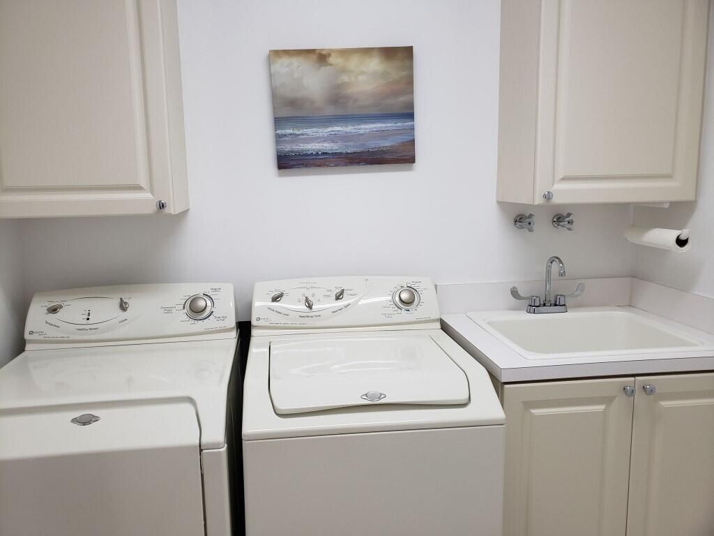 10 Harbour Isle Drive E, Unit 204, Fort Pierce, FL 34949 Photo