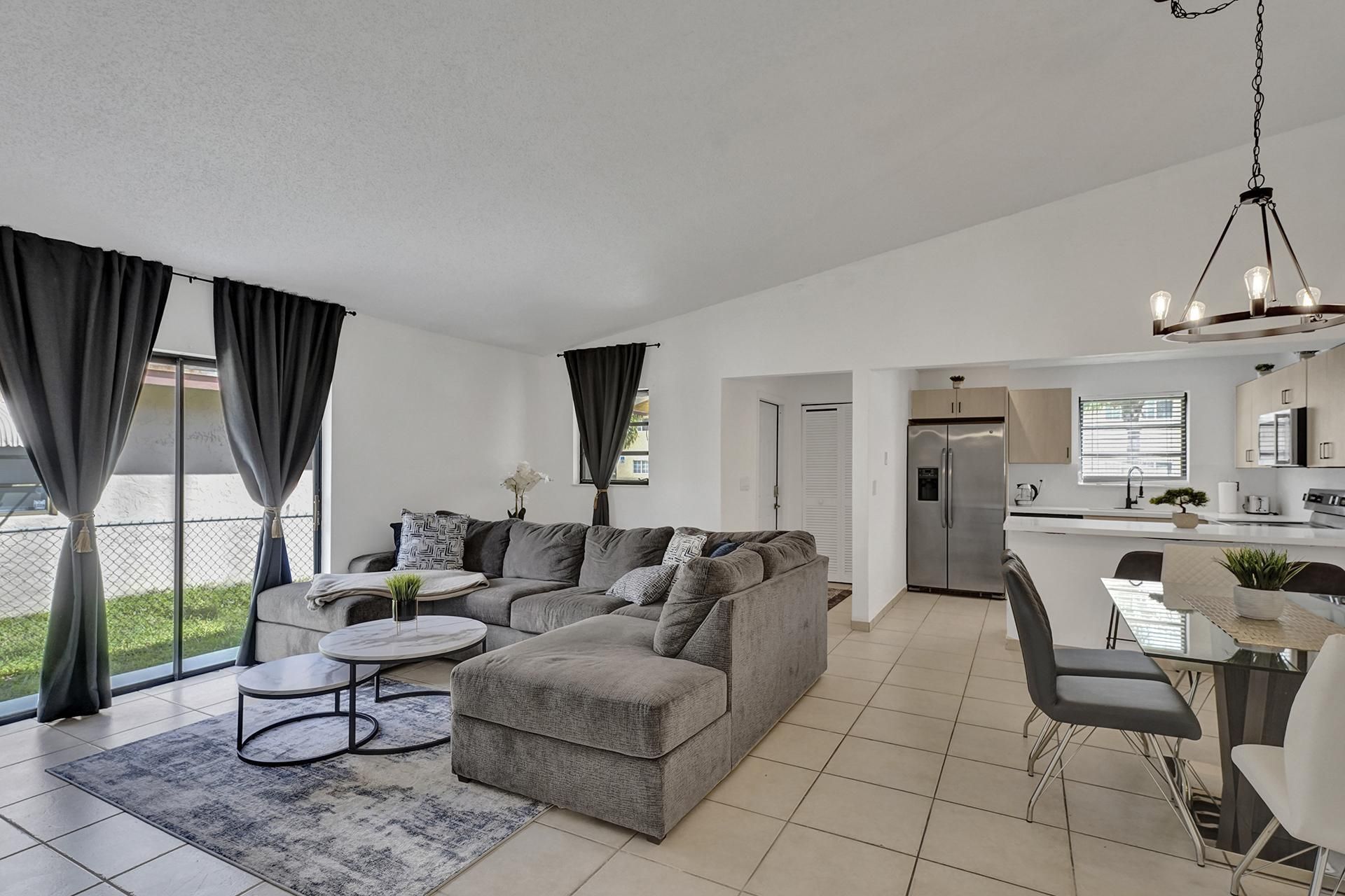 1115 NE 1st Court, Unit B, Hallandale Beach, FL 33009 Photo