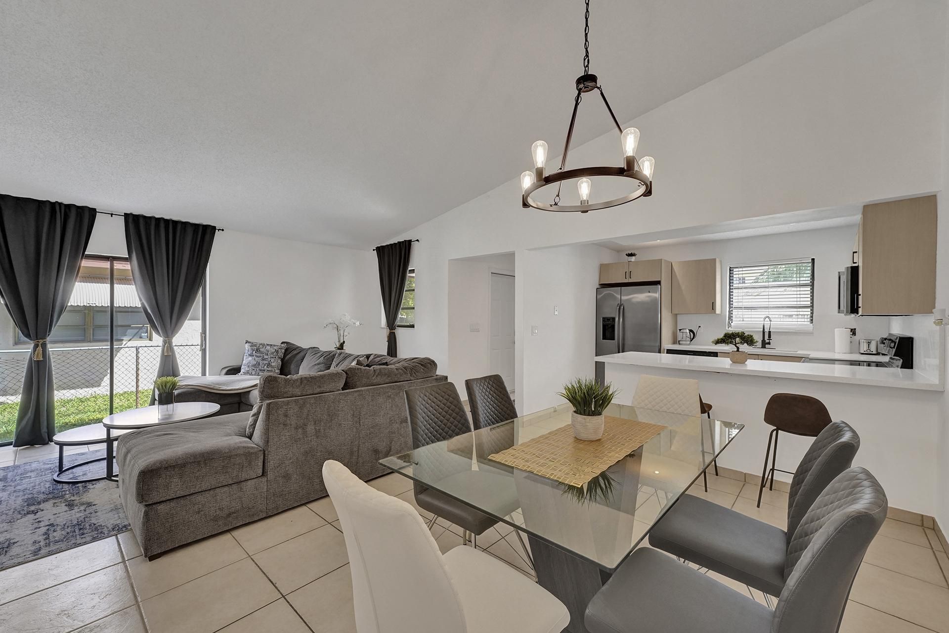 1115 NE 1st Court, Unit B, Hallandale Beach, FL 33009 Photo