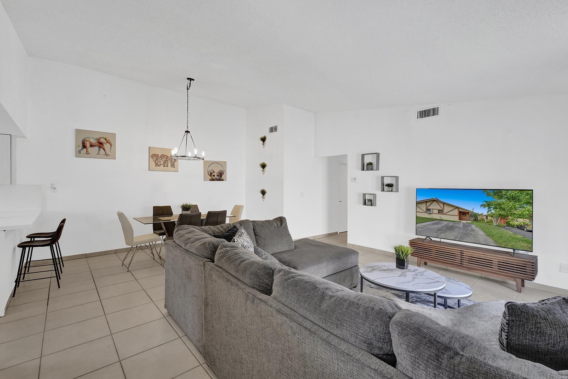 1115 NE 1st Court, Unit B, Hallandale Beach, FL 33009 Photo