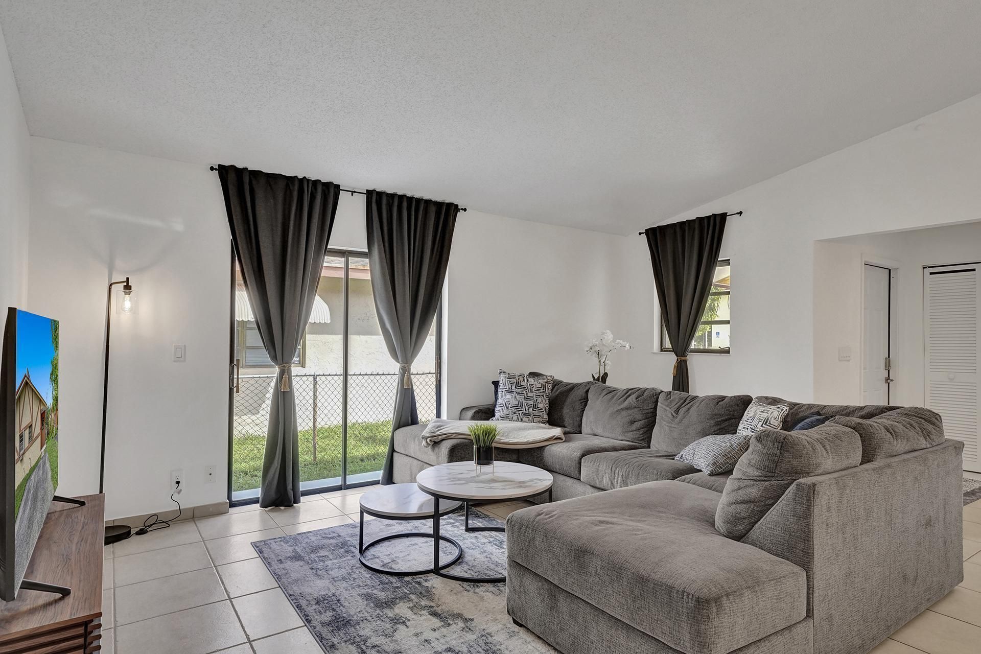 1115 NE 1st Court, Unit B, Hallandale Beach, FL 33009 Photo