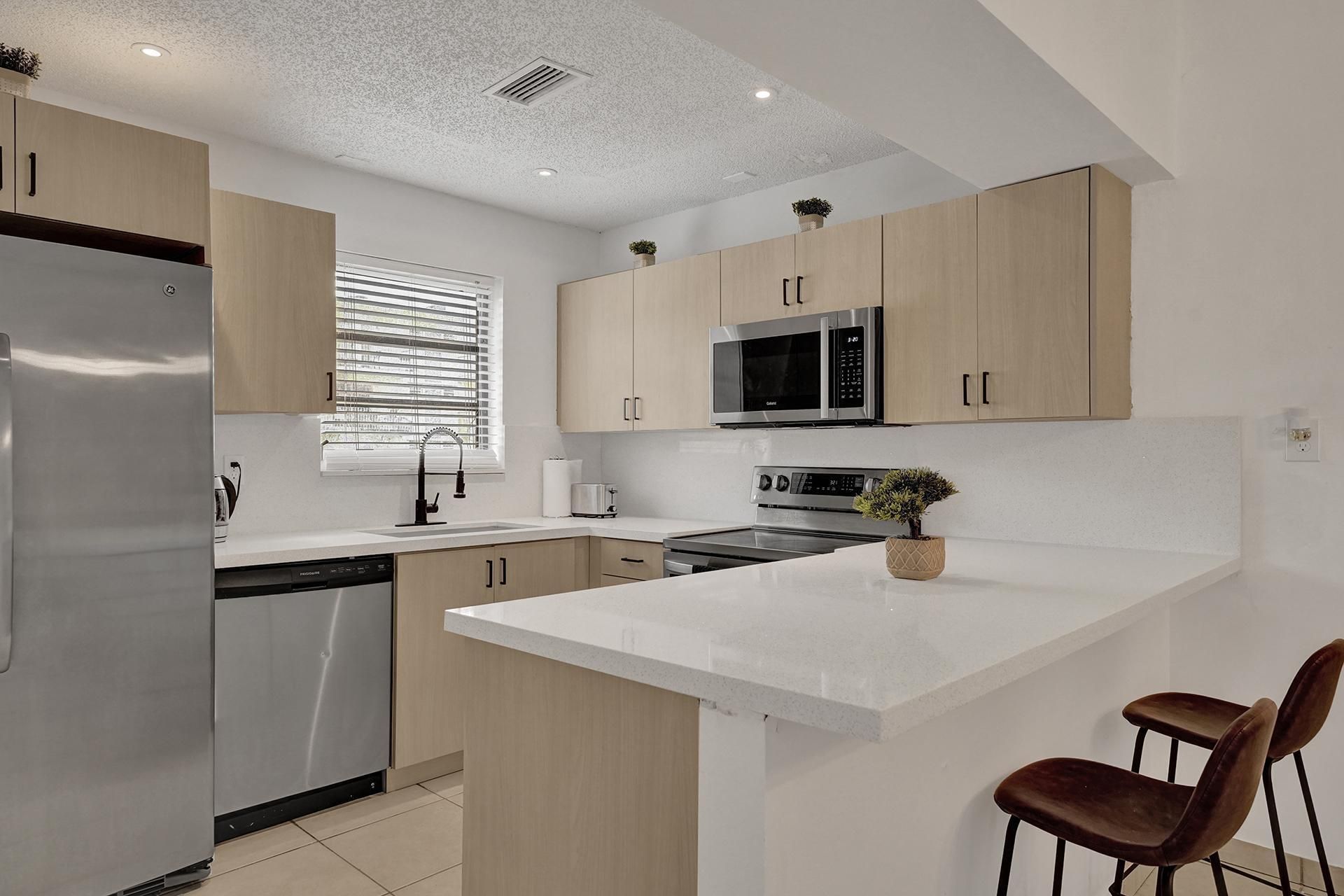 1115 NE 1st Court, Unit B, Hallandale Beach, FL 33009 Photo