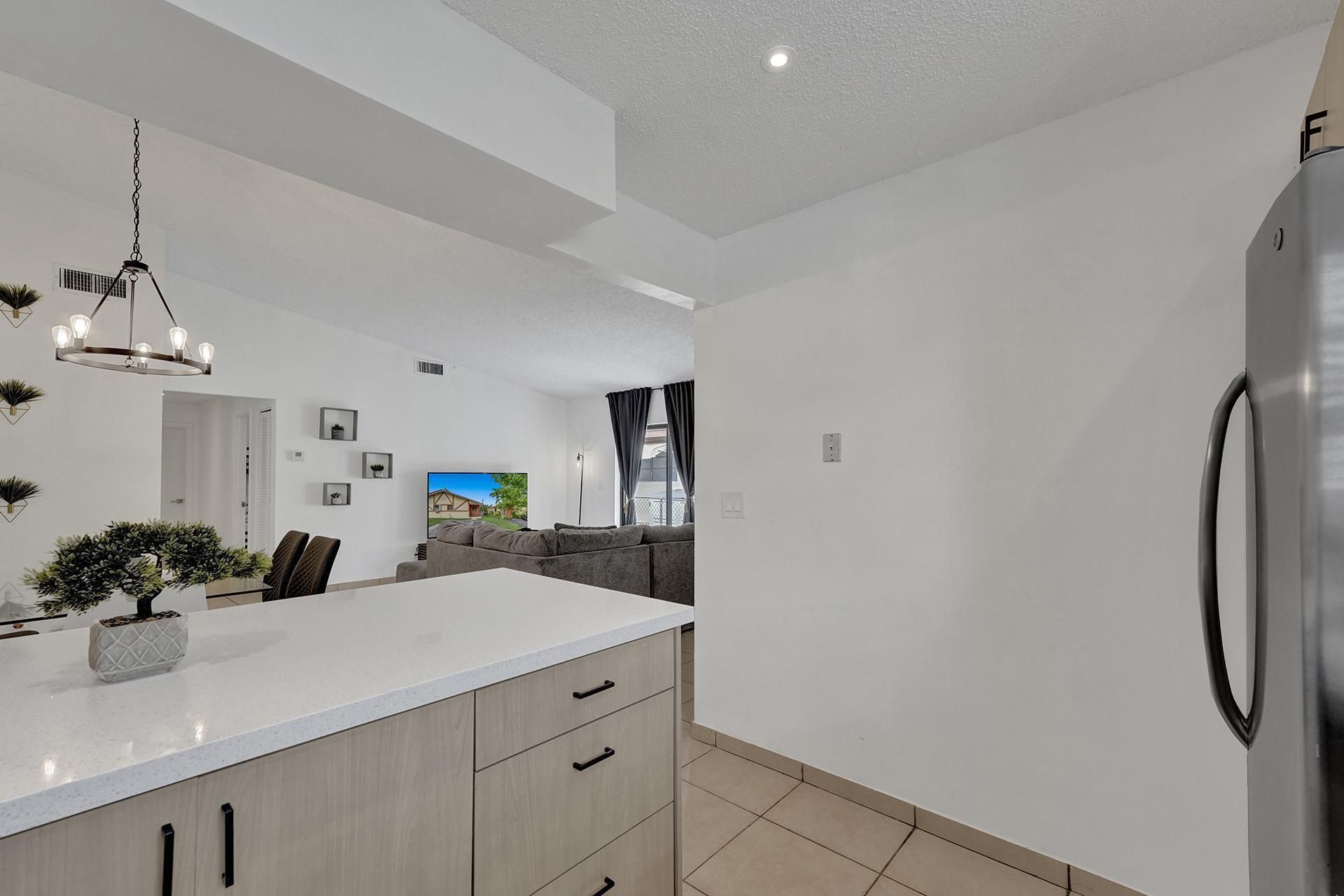 1115 NE 1st Court, Unit B, Hallandale Beach, FL 33009 Photo