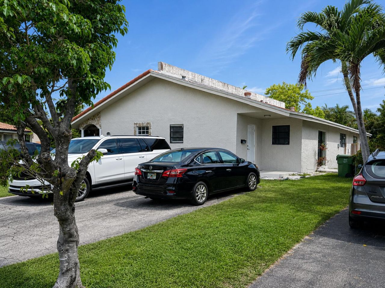 1115 NE 1st Court, Unit B, Hallandale Beach, FL 33009 Photo