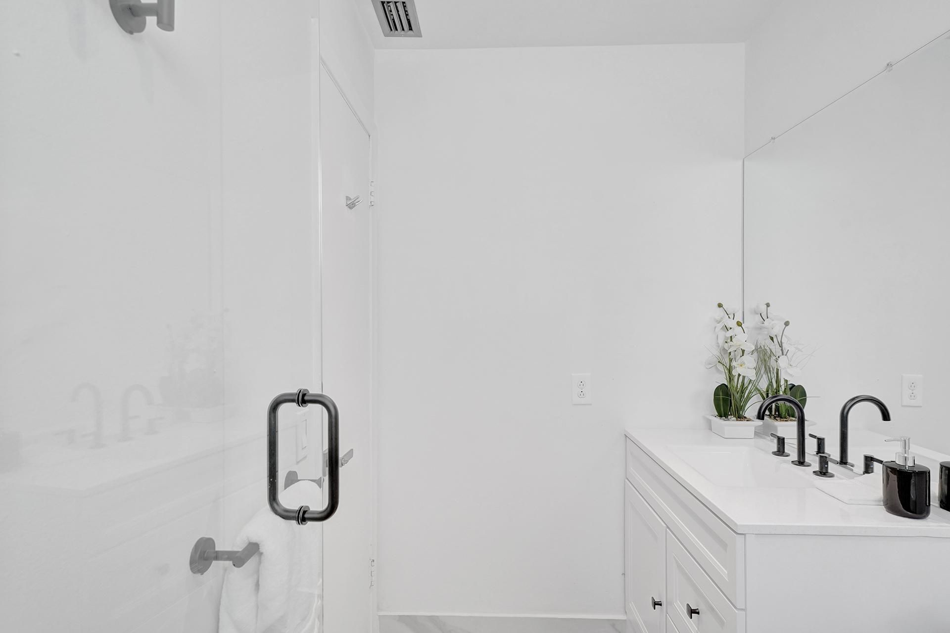 1115 NE 1st Court, Unit B, Hallandale Beach, FL 33009 Photo