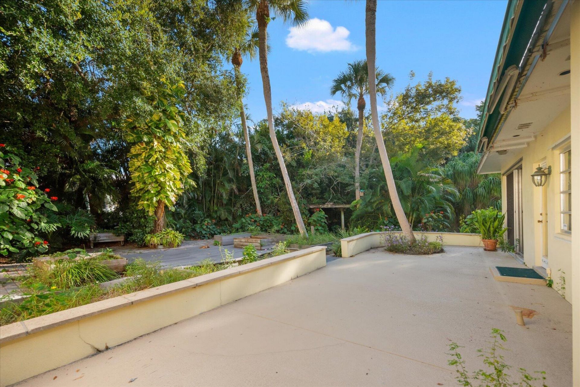 24 N Via Lucindia, Sewalls Point, FL 34996 Photo