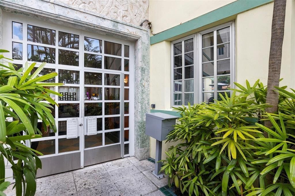 530 Ocean Drive, Miami Beach, FL 33139 Photo