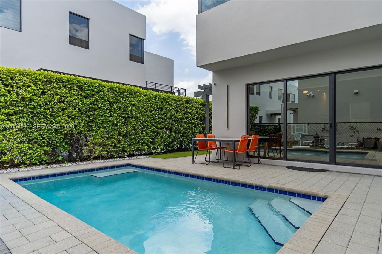 10043 NW 75th Ter, Doral, FL 33178 Photo