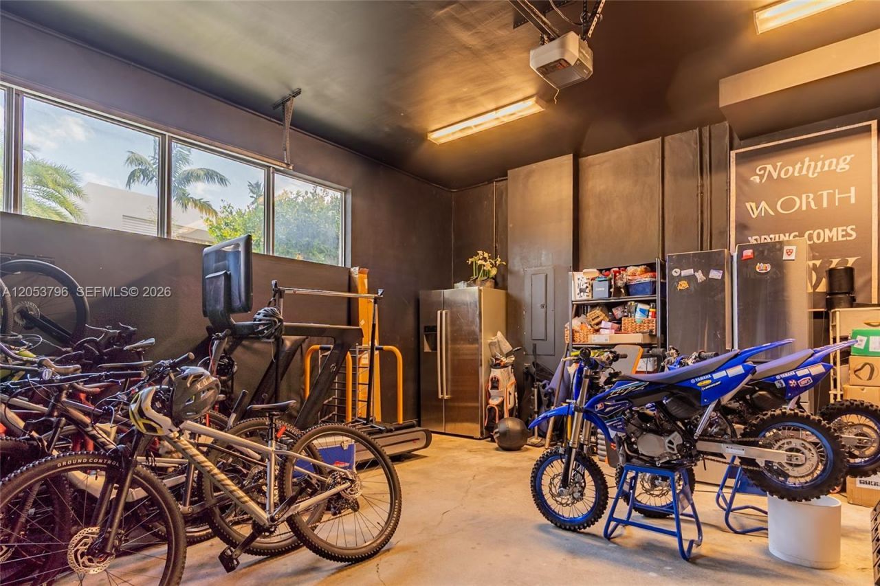 10043 NW 75th Ter, Doral, FL 33178 Photo