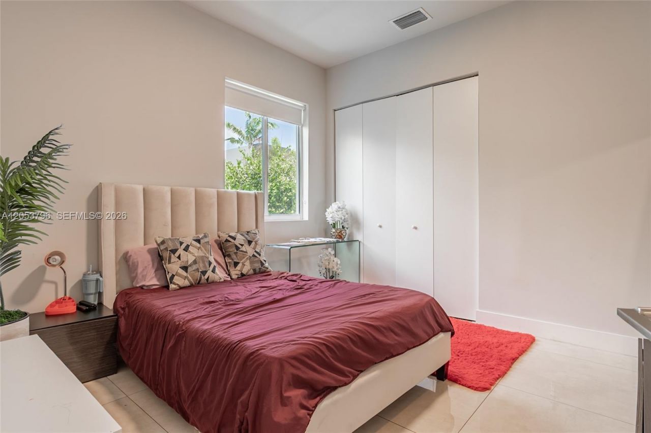 10043 NW 75th Ter, Doral, FL 33178 Photo