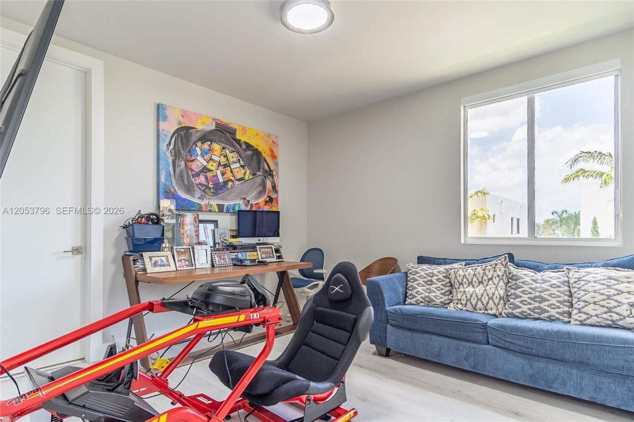 10043 NW 75th Ter, Doral, FL 33178 Photo