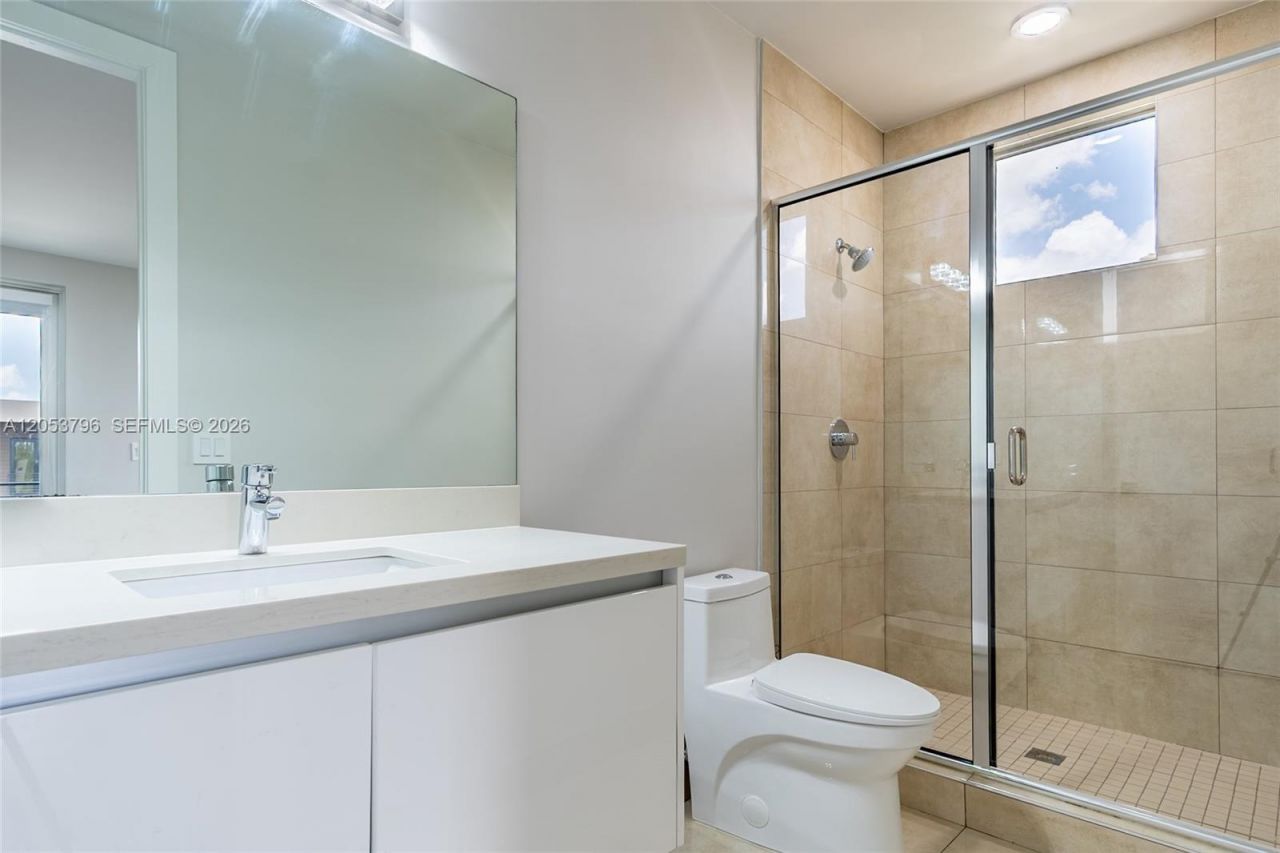 10043 NW 75th Ter, Doral, FL 33178 Photo