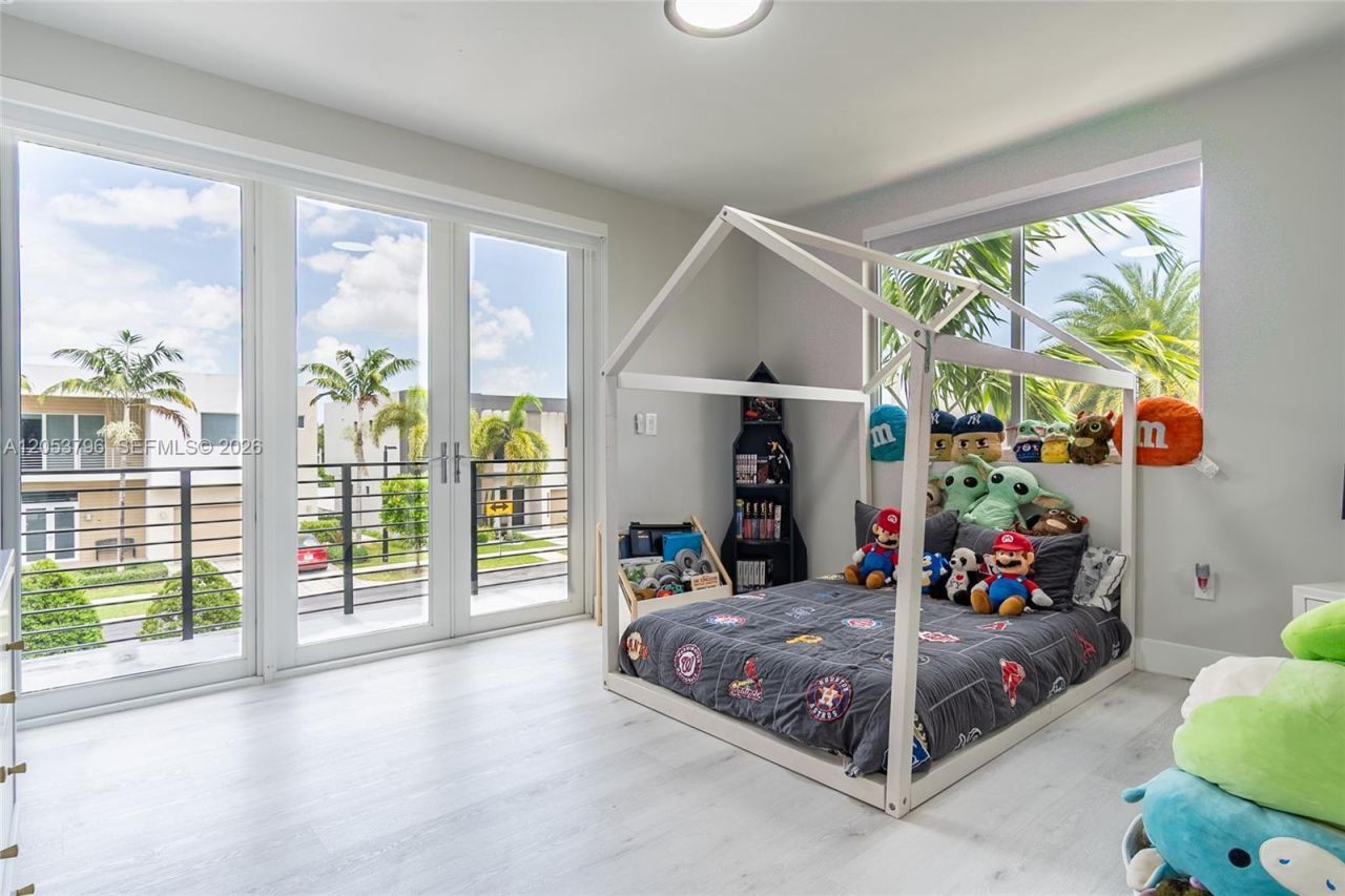 10043 NW 75th Ter, Doral, FL 33178 Photo