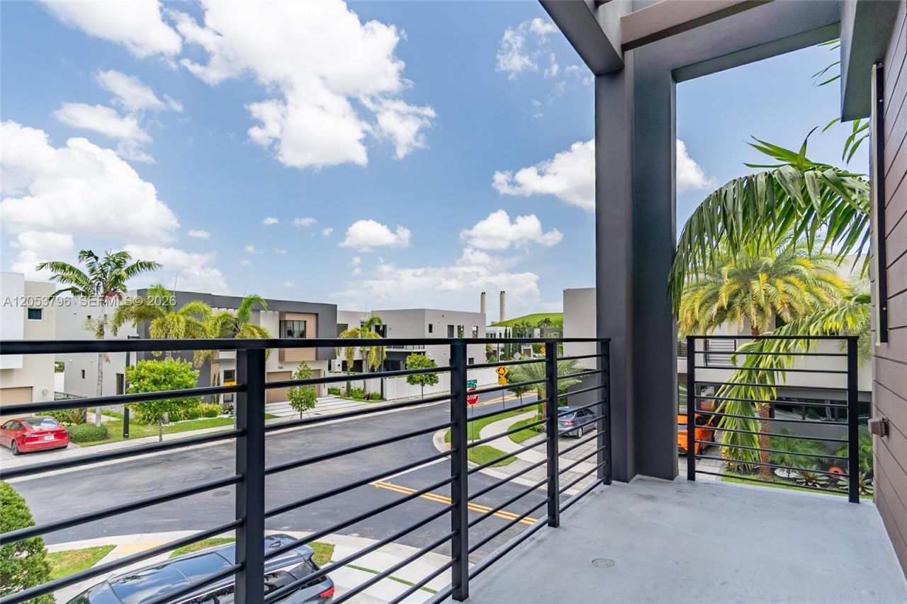 10043 NW 75th Ter, Doral, FL 33178 Photo