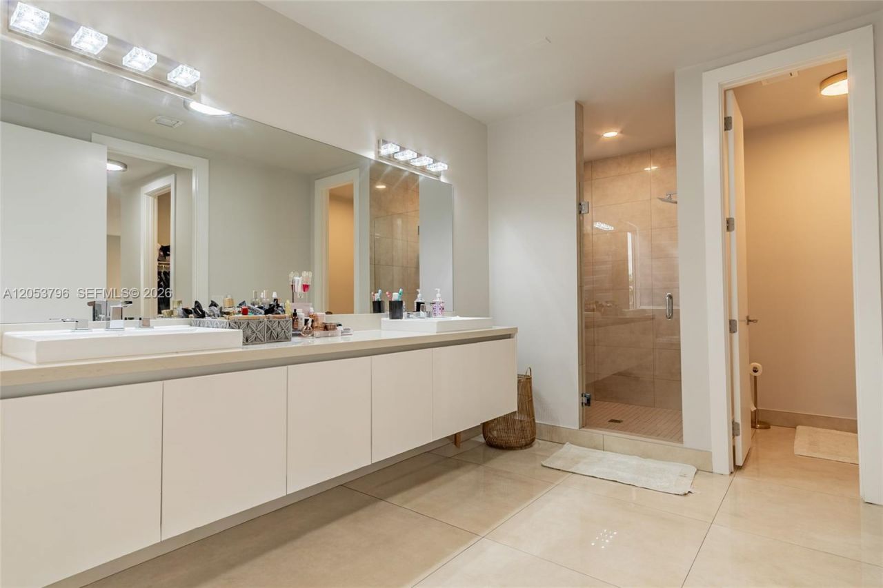 10043 NW 75th Ter, Doral, FL 33178 Photo