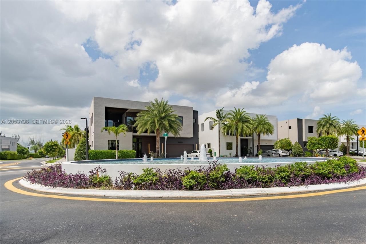 10043 NW 75th Ter, Doral, FL 33178 Photo