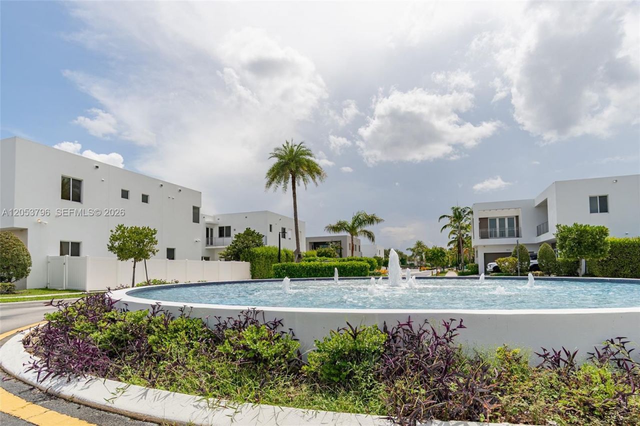 10043 NW 75th Ter, Doral, FL 33178 Photo