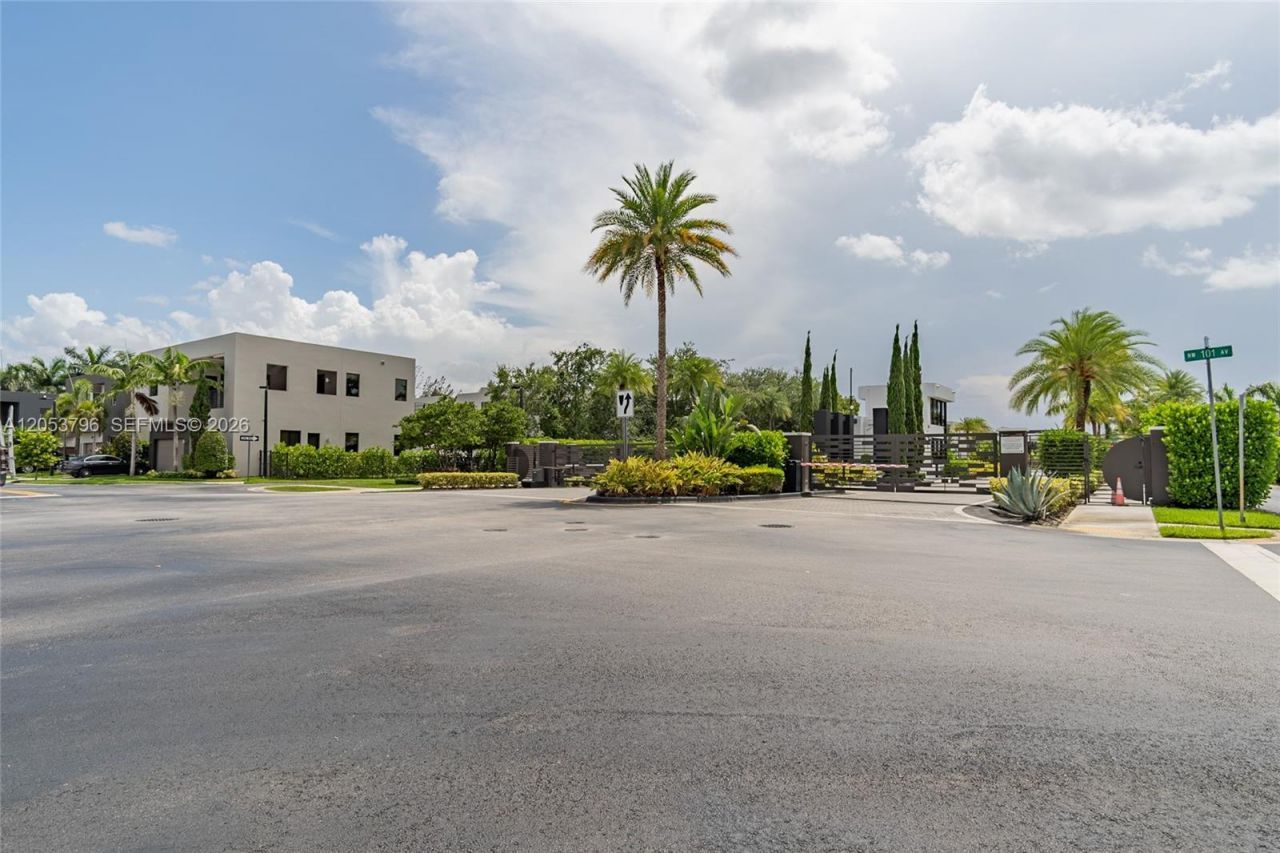 10043 NW 75th Ter, Doral, FL 33178 Photo