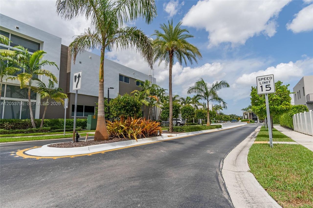 10043 NW 75th Ter, Doral, FL 33178 Photo