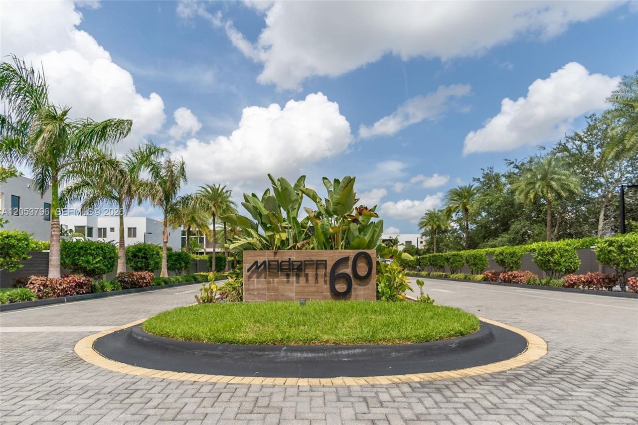 10043 NW 75th Ter, Doral, FL 33178 Photo