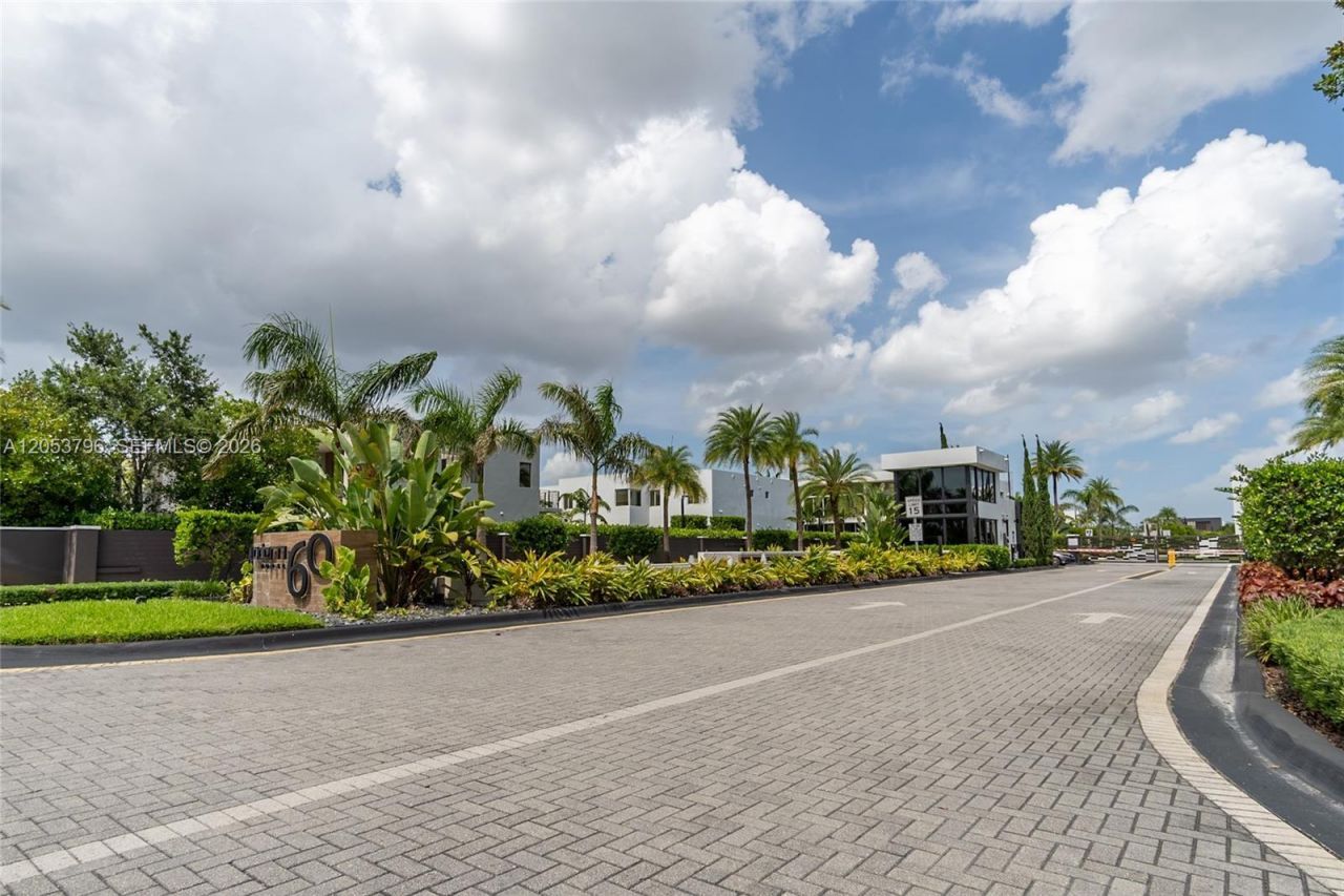 10043 NW 75th Ter, Doral, FL 33178 Photo