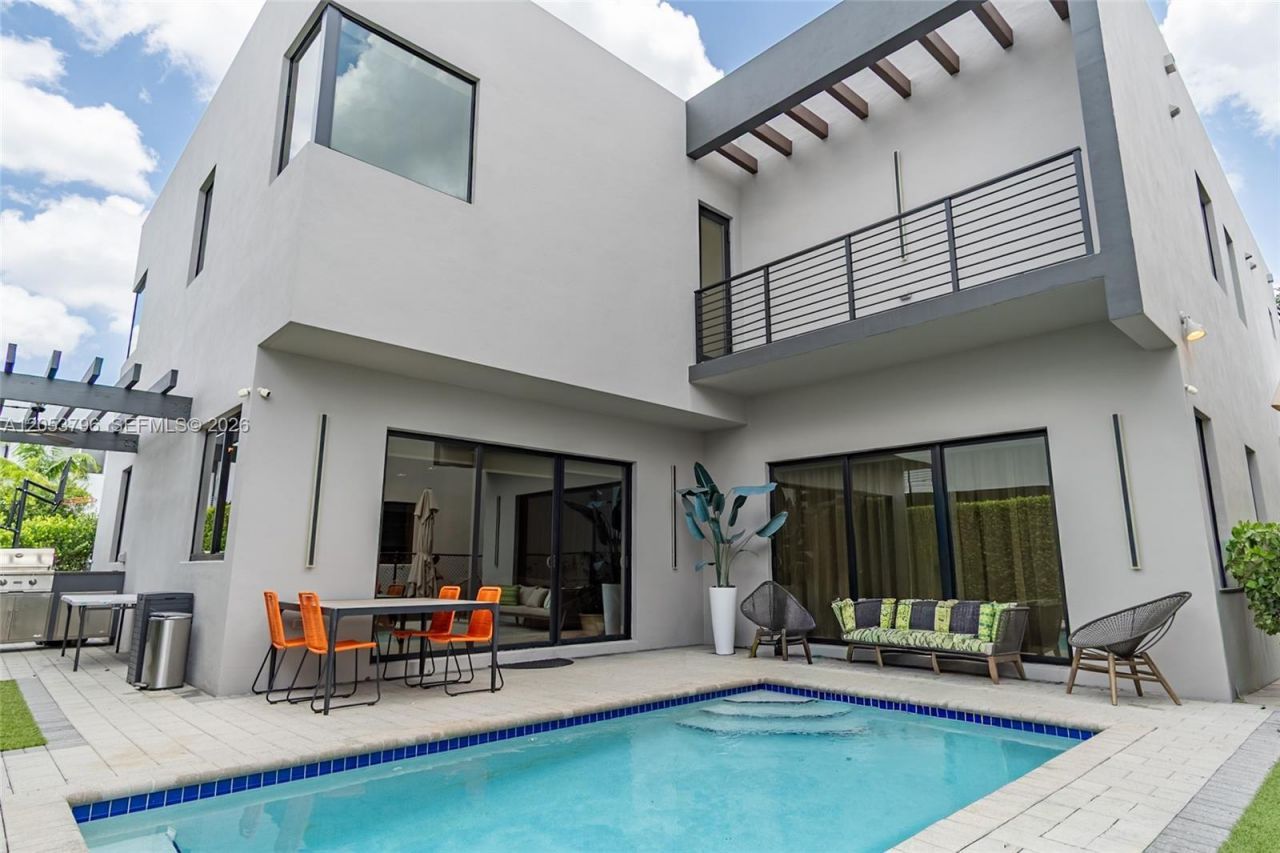 10043 NW 75th Ter, Doral, FL 33178 Photo