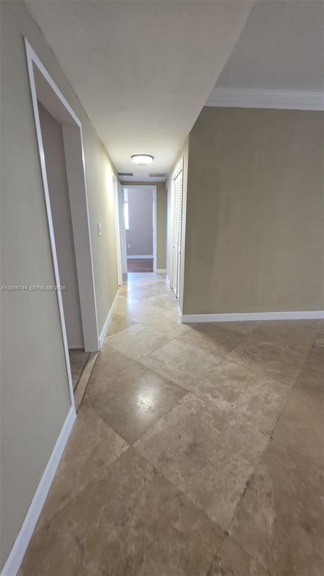 5825 Collins Ave , Unit 9C, Miami Beach, FL 33140 Photo