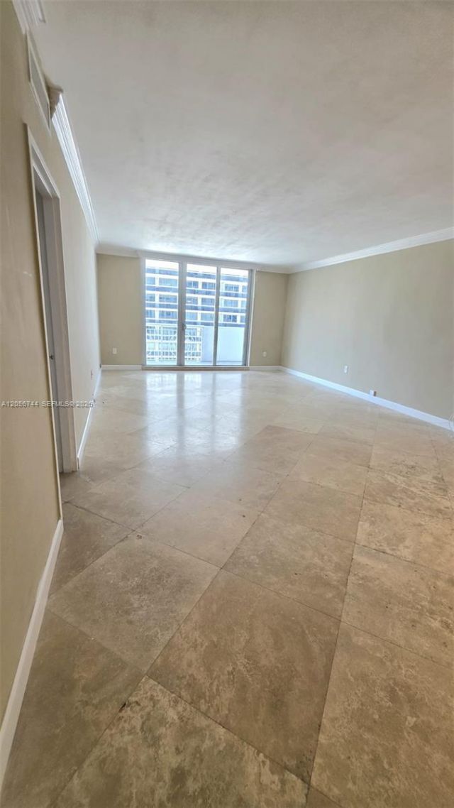 5825 Collins Ave , Unit 9C, Miami Beach, FL 33140 Photo