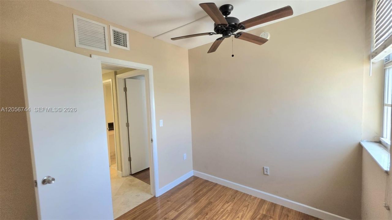 5825 Collins Ave , Unit 9C, Miami Beach, FL 33140 Photo