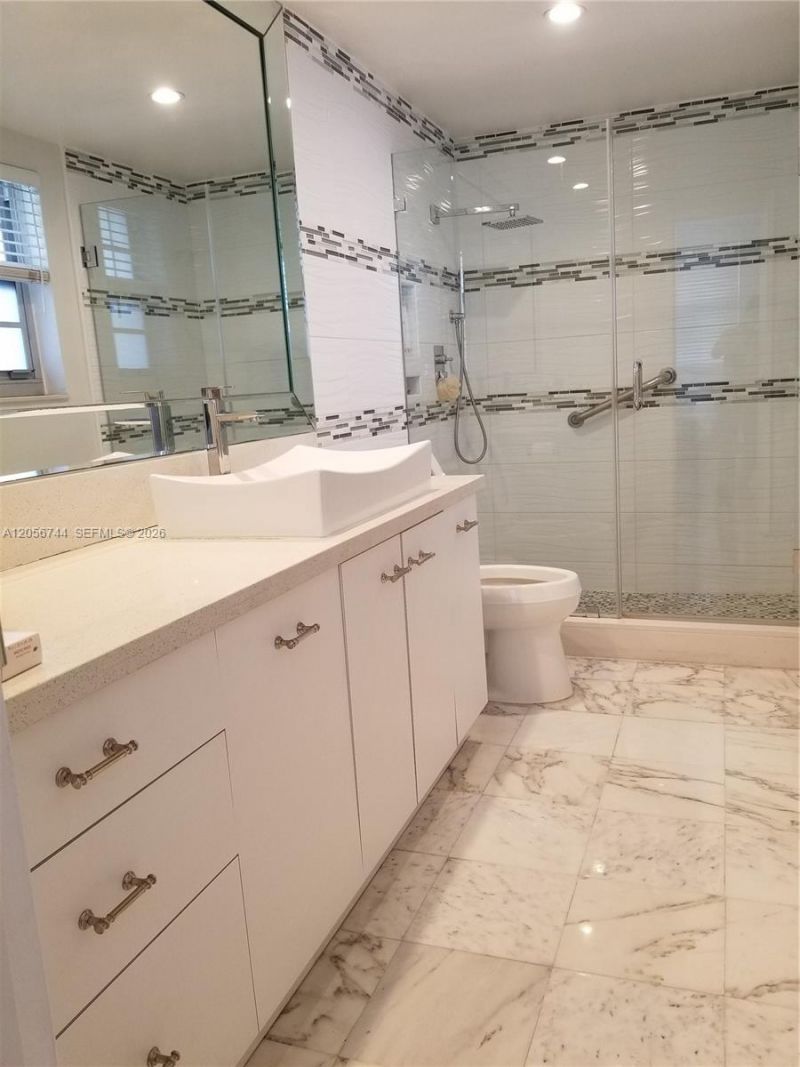 5825 Collins Ave , Unit 9C, Miami Beach, FL 33140 Photo