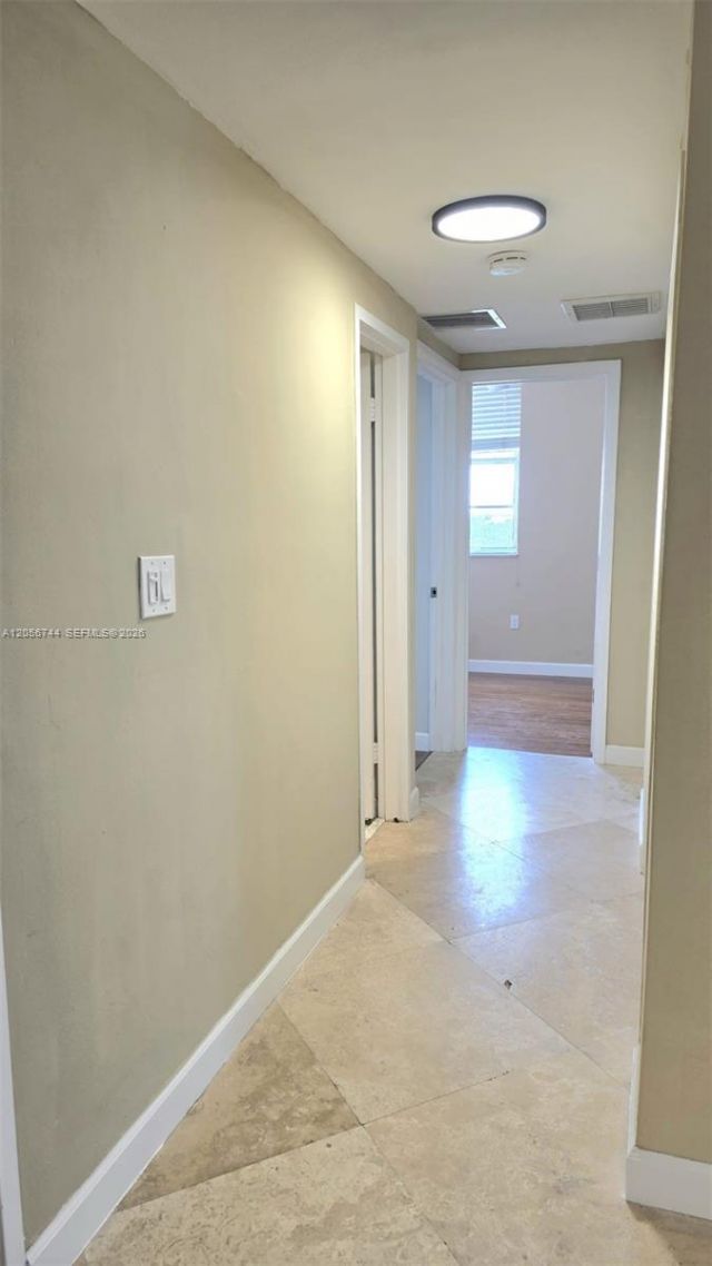 5825 Collins Ave , Unit 9C, Miami Beach, FL 33140 Photo