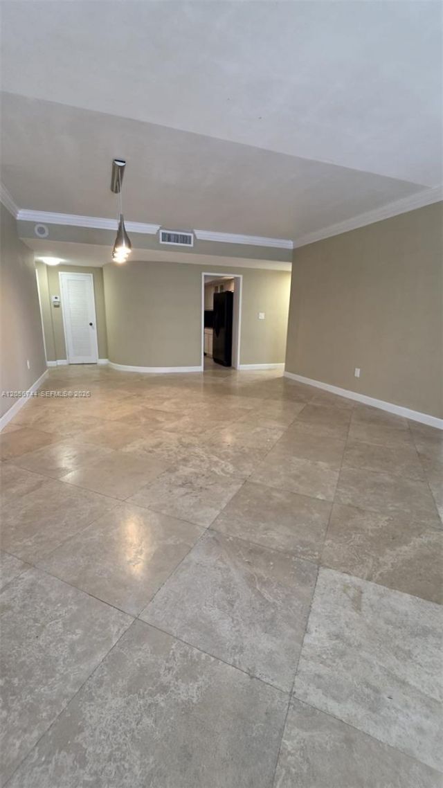 5825 Collins Ave , Unit 9C, Miami Beach, FL 33140 Photo