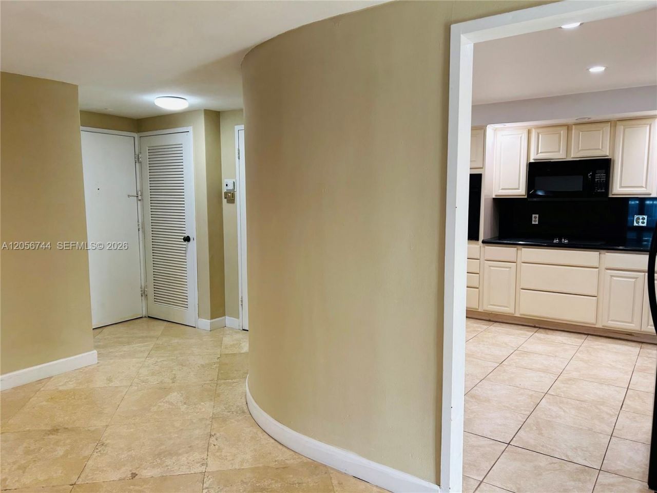 5825 Collins Ave , Unit 9C, Miami Beach, FL 33140 Photo