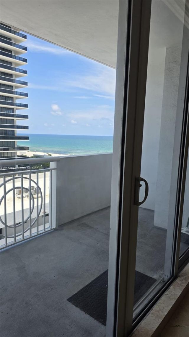 5825 Collins Ave , Unit 9C, Miami Beach, FL 33140 Photo